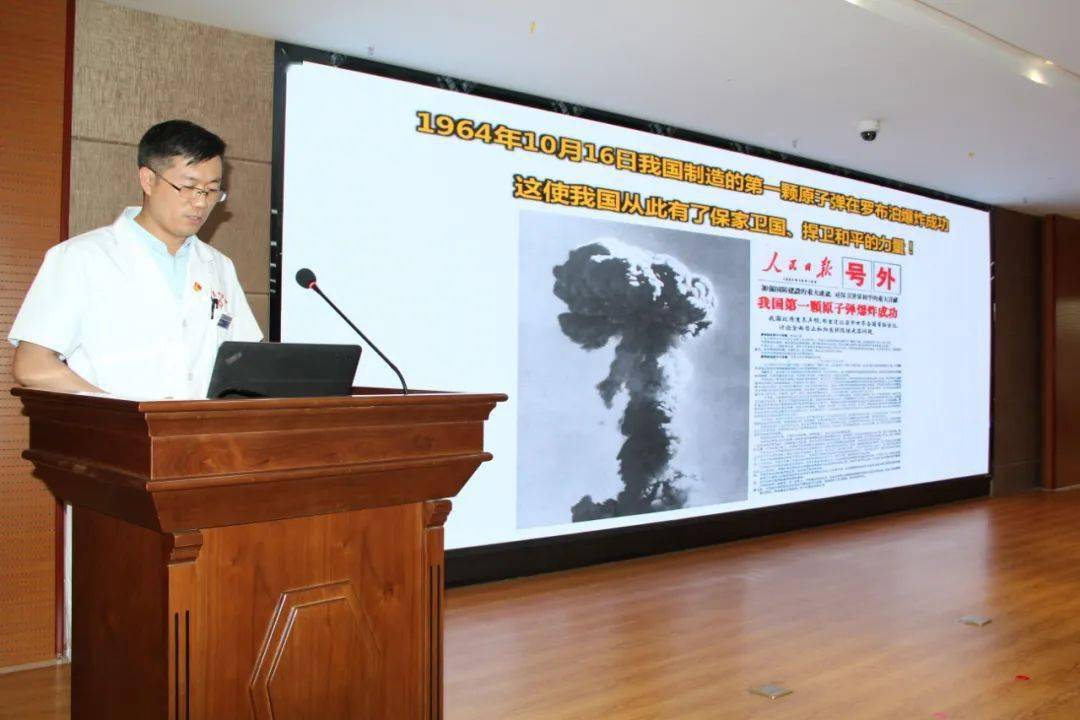 回顾辉煌成就传承中国精神省四院副院长冯国兴作专题微党课