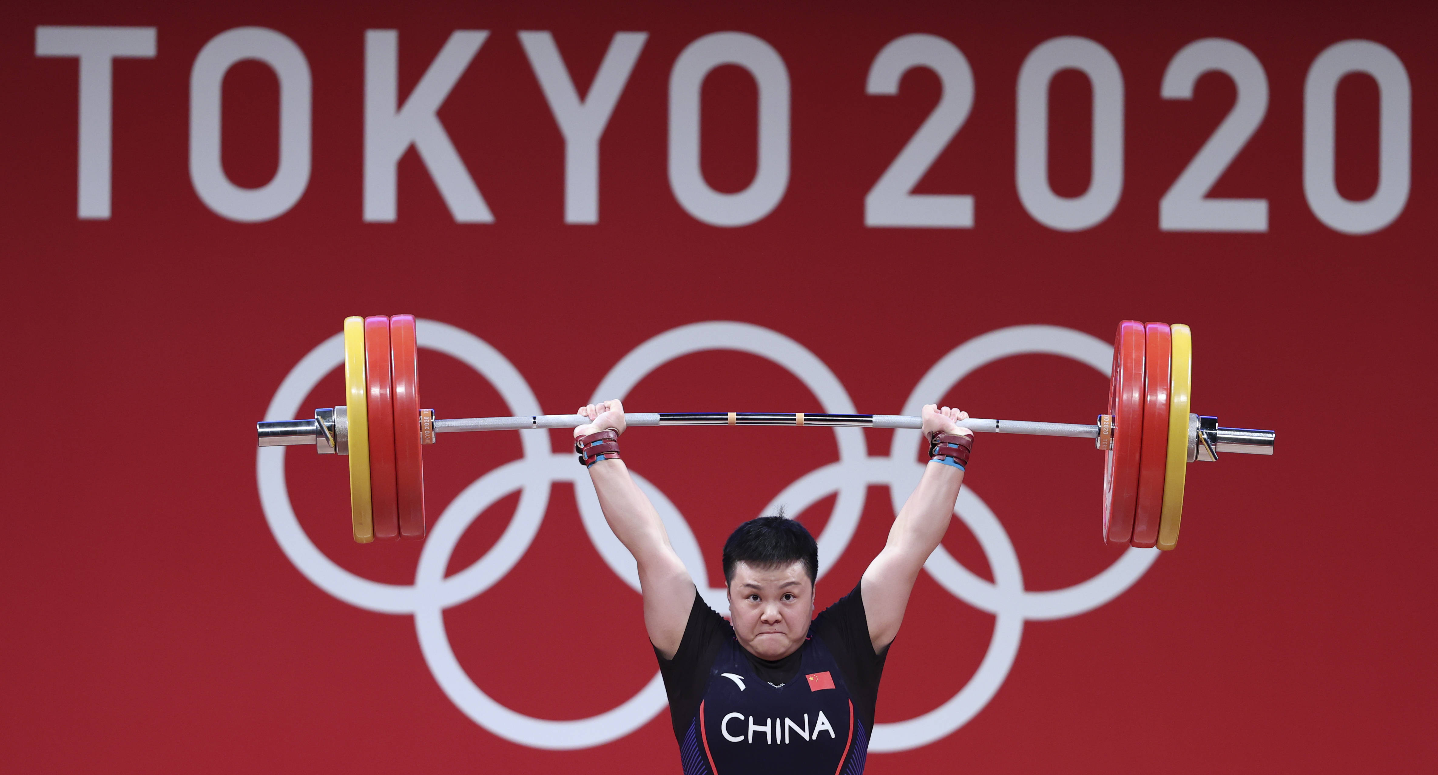 在东京奥运会举重项目女子87公斤级比赛中,中国选手汪周雨夺得冠军