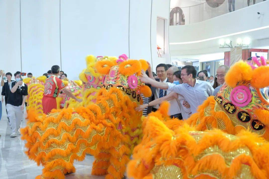 罗浮宫家居集团董事长黎经华先生,罗浮宫家居集团总裁陈桂芳女士