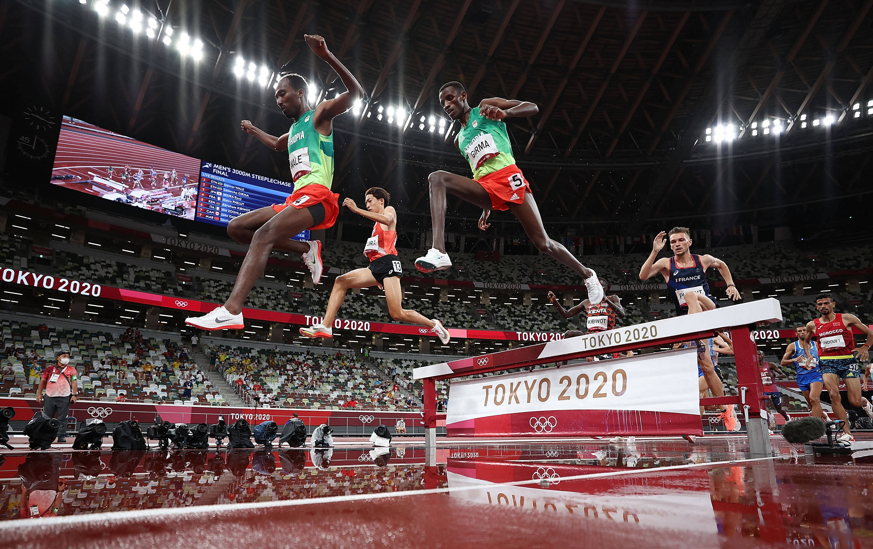 新华社记者 李一博 摄当日,东京奥运会田径比赛继续在东京新国立竞技