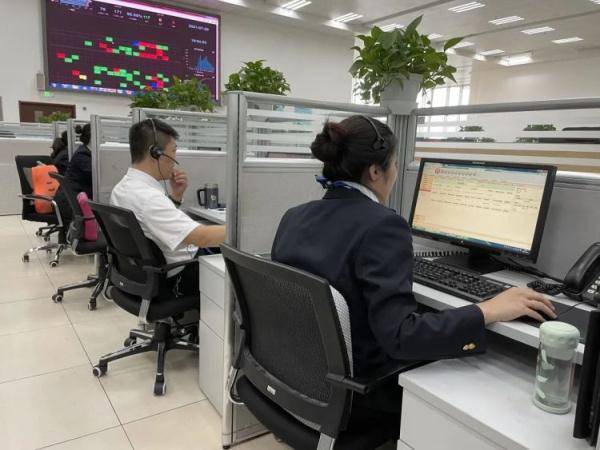 12306每天要接听多少电话?