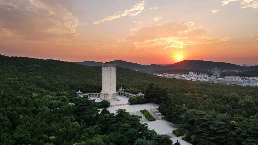 位于徐州市区凤凰山麓的淮塔园林,占地1150亩,是举世闻名的淮海战役