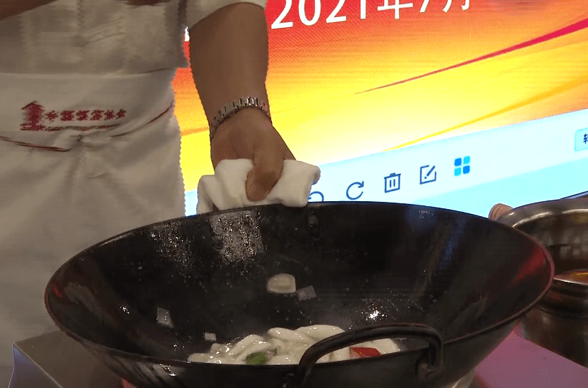 【美食淄博 · 中国鲁菜特级大师王永光 · 扒雪花鱼腹】