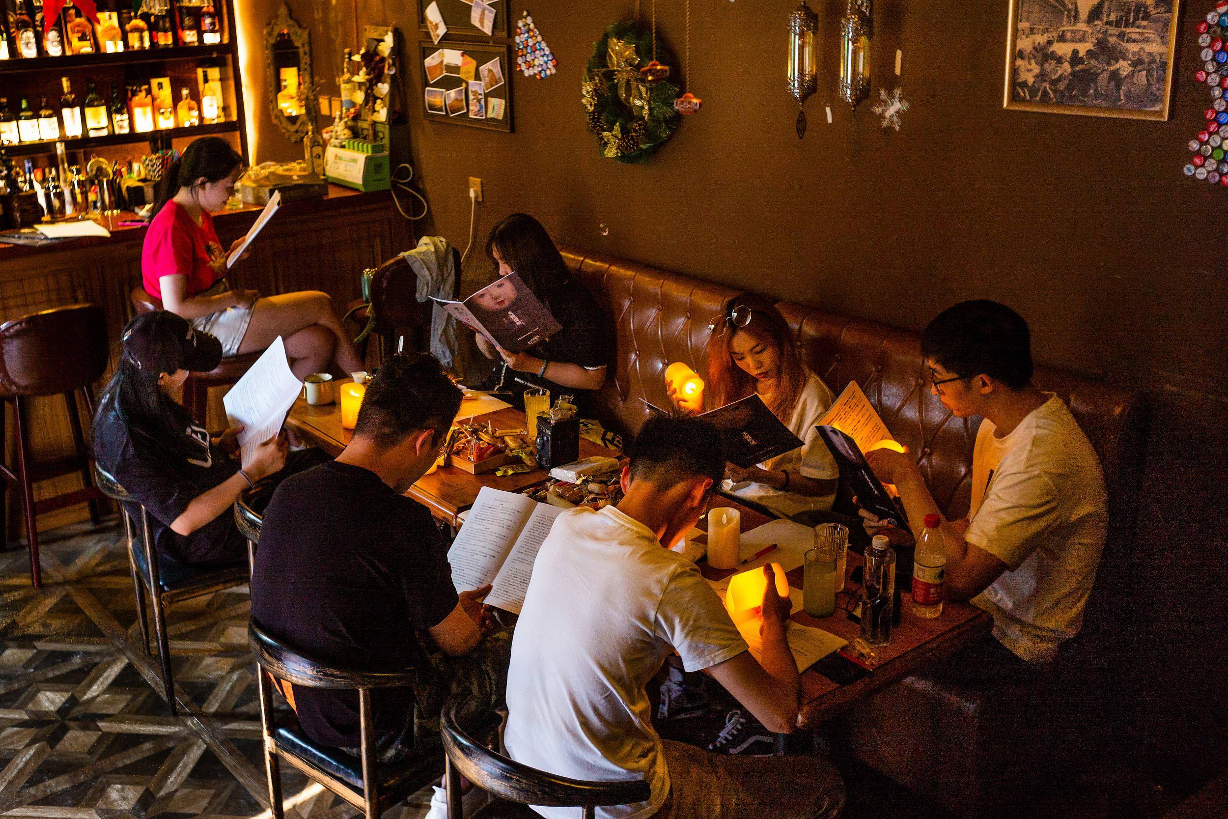 "剧本杀"融资不断,全国门店3万家,是风口还是陷阱?