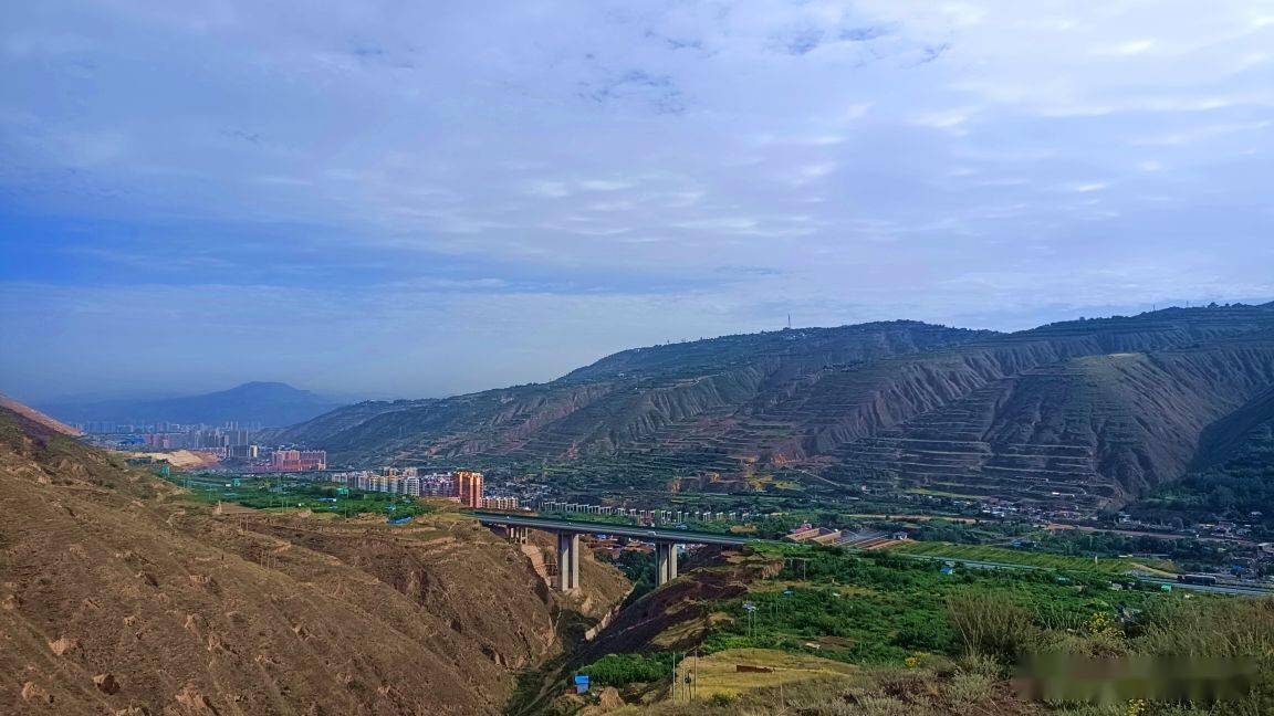 兰州水磨沟河畔二十里铺登上晏家洼行游白家岘到达蛟龙寺