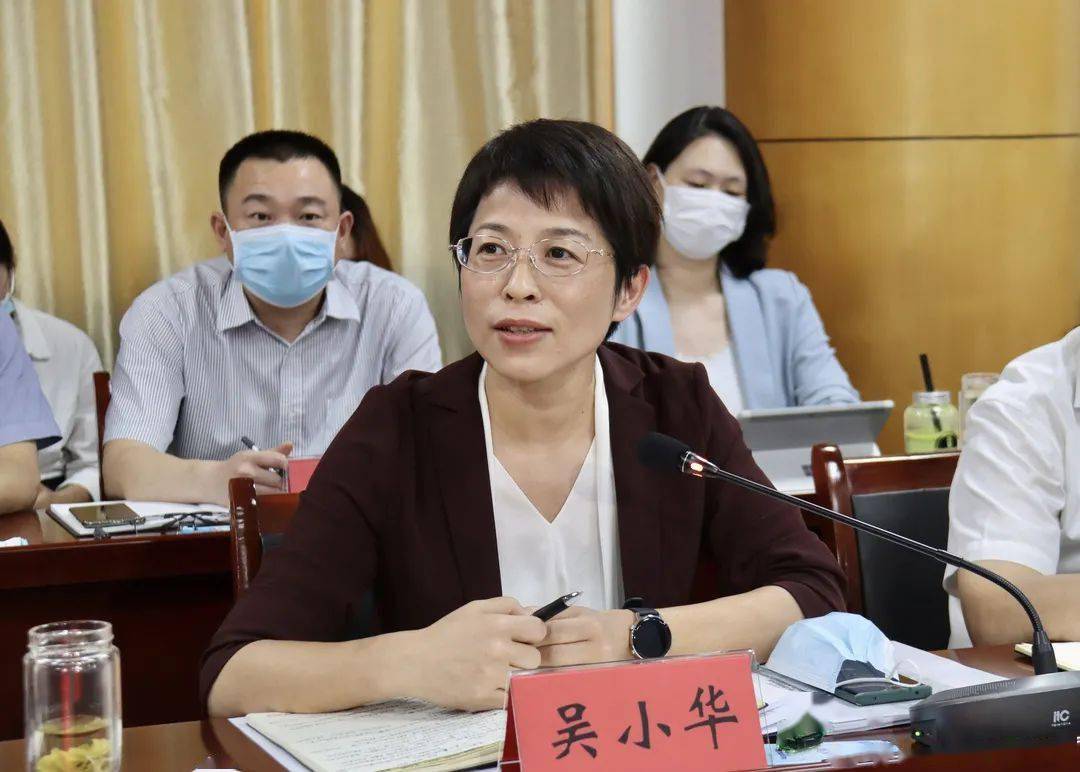 区委副书记,代区长吴小华在调研中指出,华罗庚高新区要高起点规划