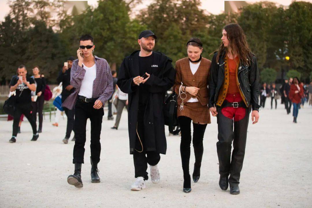 BFRND：从高定秀场模特，到独立音乐人的完美转变。_Demna