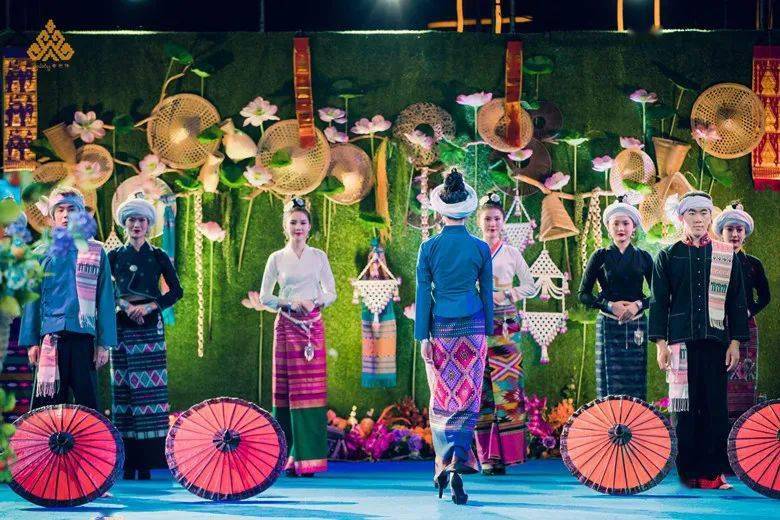 告庄首届傣族服饰秀章芭傣专场为旅拍注入传统纯正的傣味真正的傣范儿