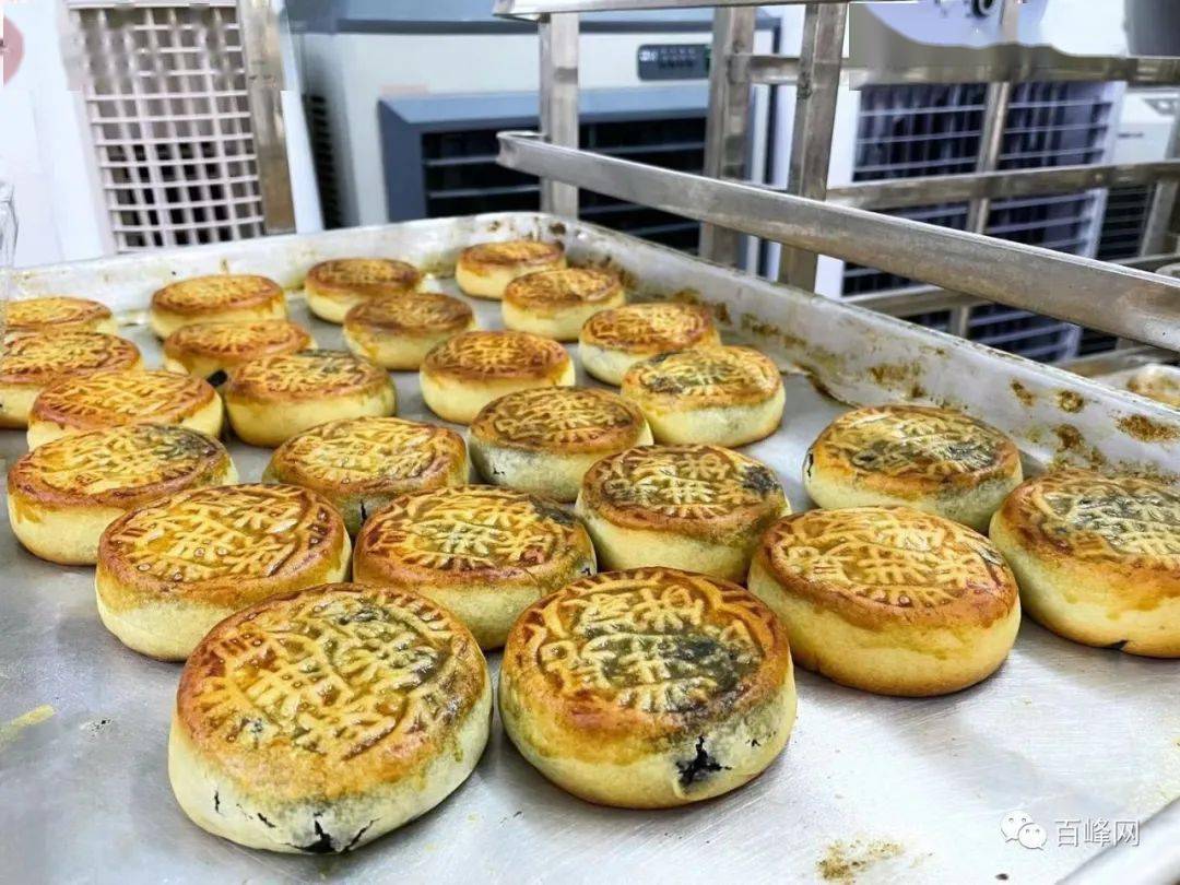 38载传承手工制作台山这家柴火豆沙月饼皮薄馅靓情怀满满