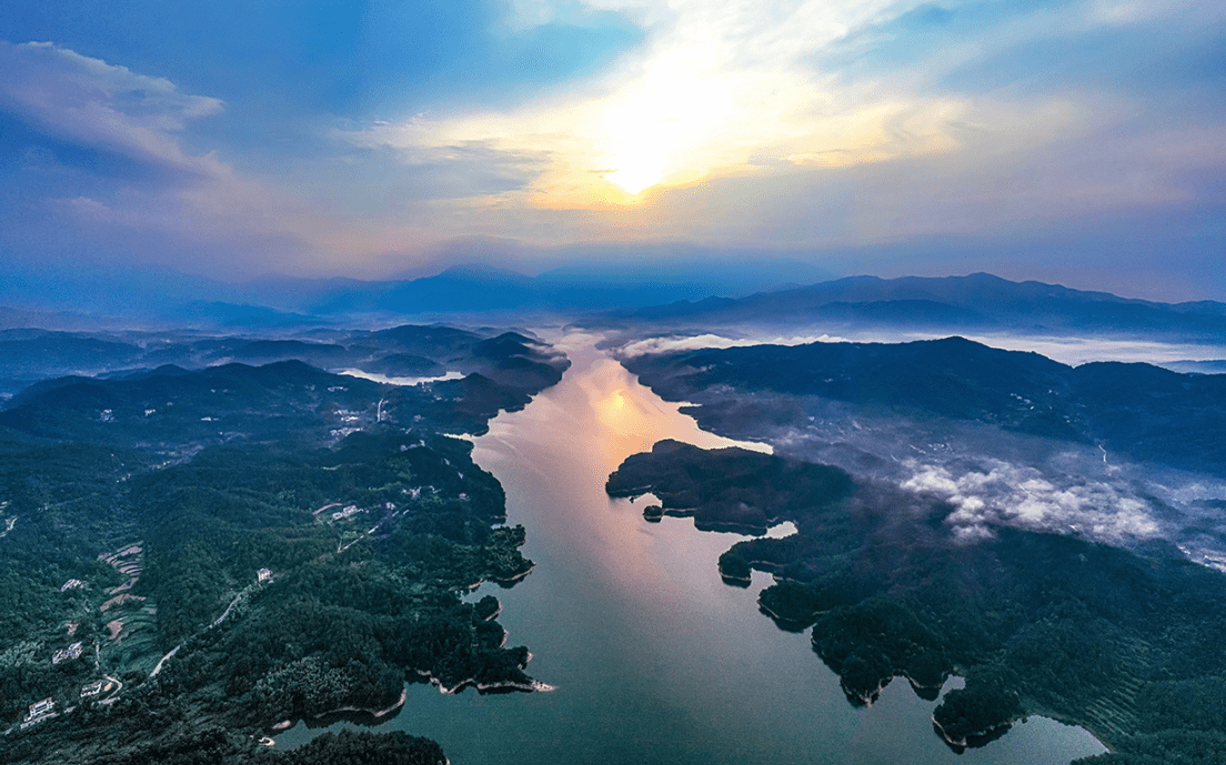 摄影欣赏:《雾腾云梦泽,水墨天堂绝.》