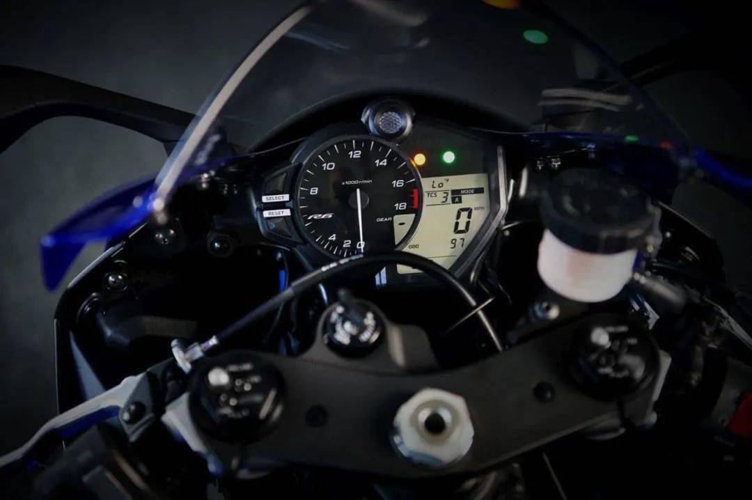 新车到店yamahar6