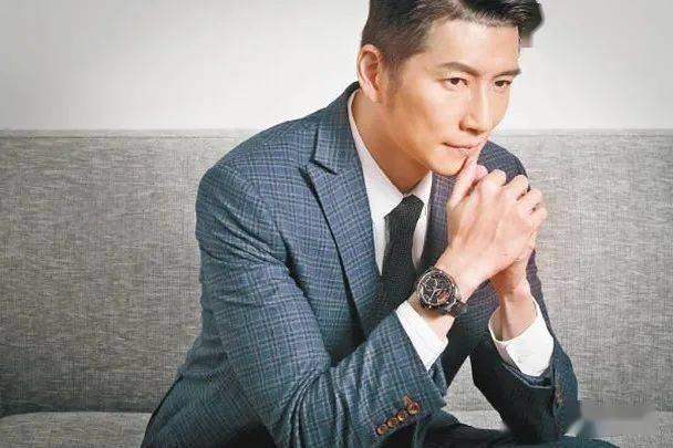 袁文杰分身拍两剧 套靓西装系咁换