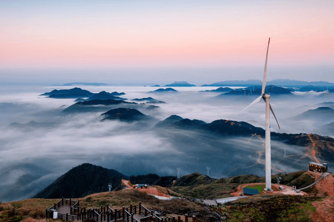 粤北高山茶园皇后山天然氧吧梦幻云冰山南方避暑胜地瑶族长桌宴篝火