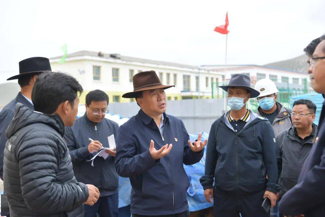 州委书记张晓军深入玛多达日甘德玛沁县检查指导地震灾后恢复重建和