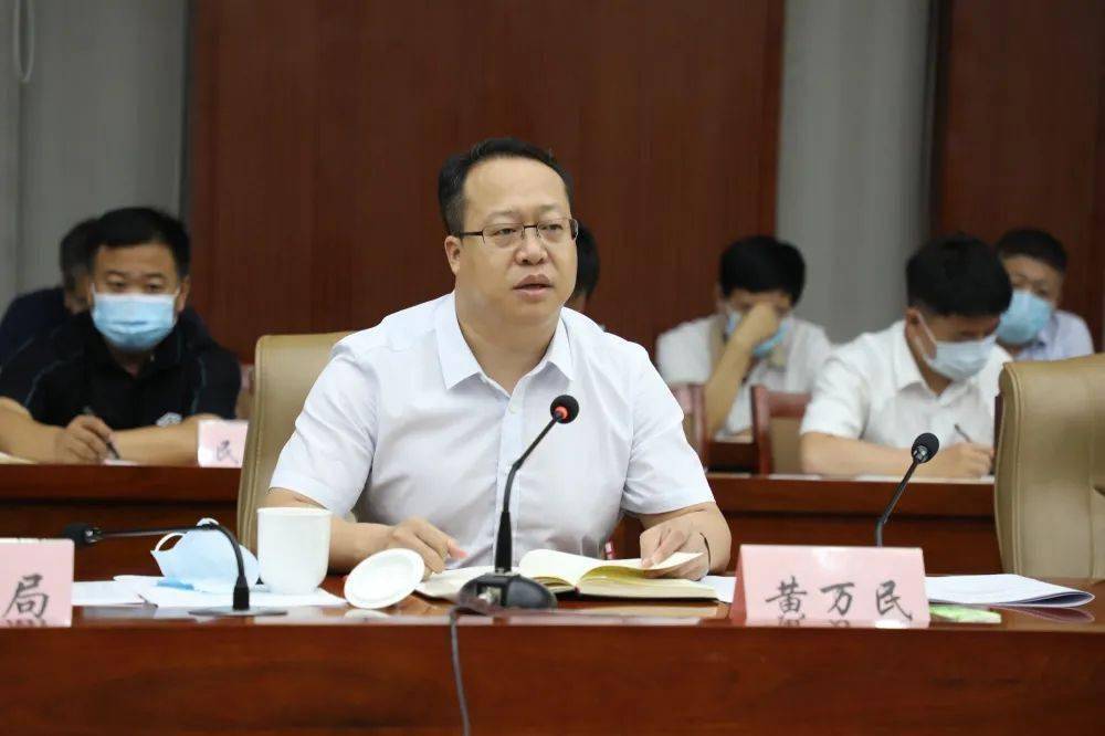 各乡镇,园区,社区办设分会场,县委副书记黄万民,县政府副县长陈晓炜