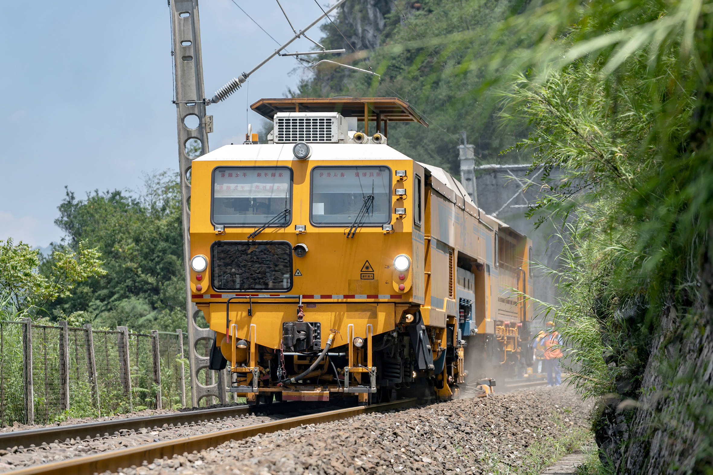 力战高温沪昆铁路贵州段集中修全面开工