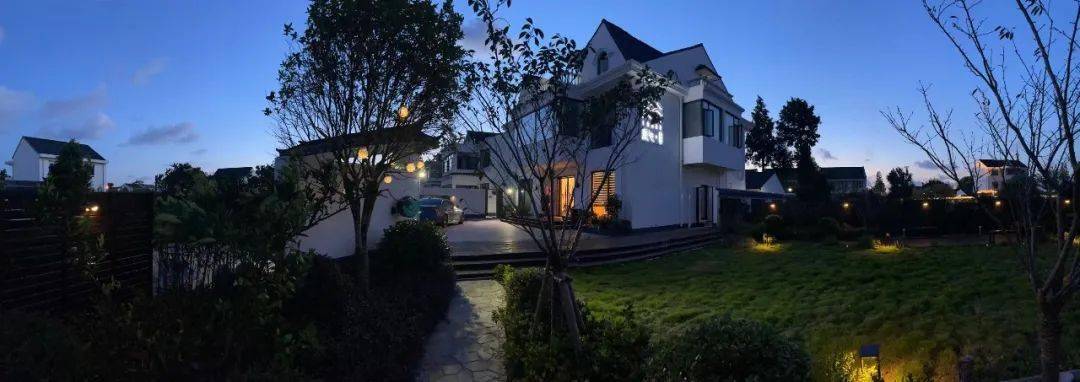 分享一些吴房村里的照片重点是,有了这张车票,你能在这白吃 白喝 白住