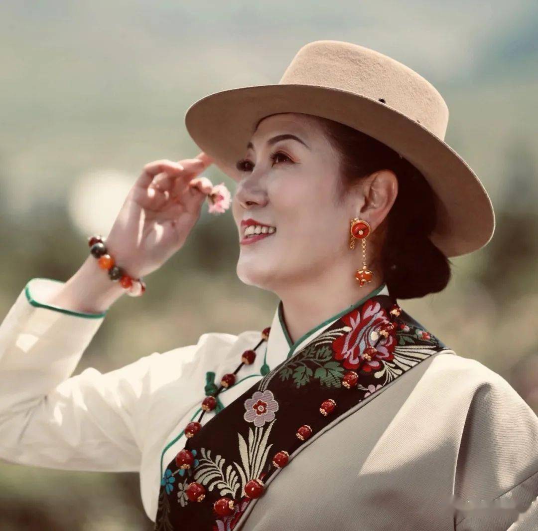 玉树文旅第十二届康巴艺术节主题曲大美康巴震撼上线