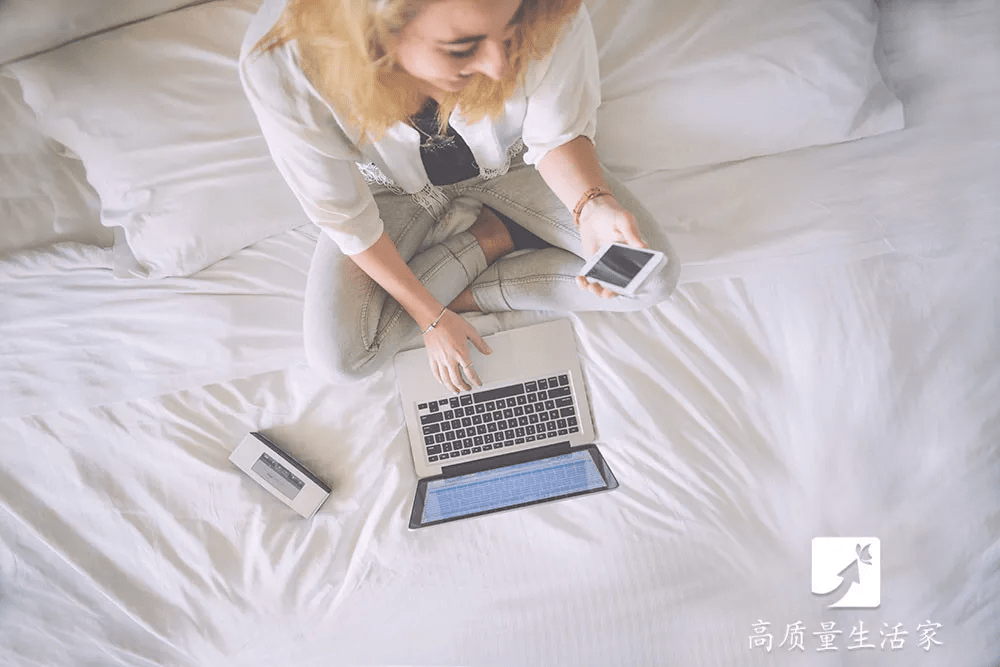 夜间|总喜欢在睡前玩手机的人，用不了多久，这 4 个“痛苦”或许会落你身上！