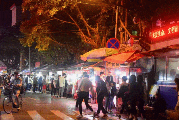 广东高校附近总有一条"堕落街",让人无心学习!_大学生