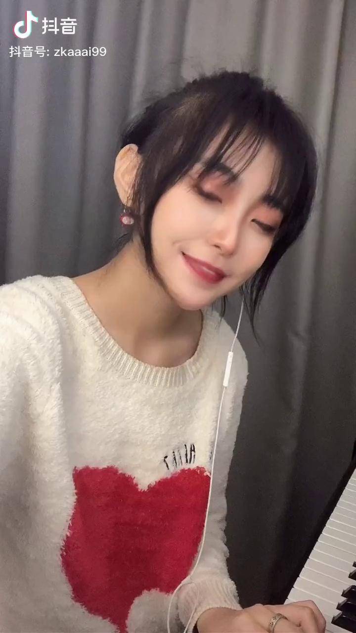 弹唱 在所有物是人非的景色里 我只喜欢你