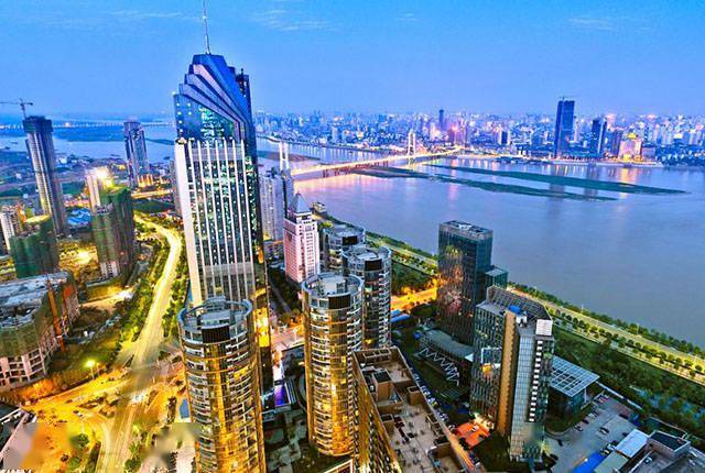 武汉2021年gdp超越成都_西安 重庆 成都,楼市谁更有前途(3)