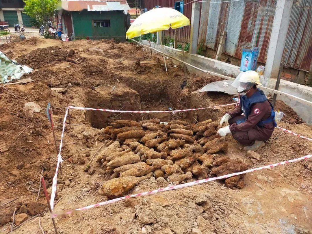 盖房子惊见自家地下竟然埋藏百余枚未爆炸物