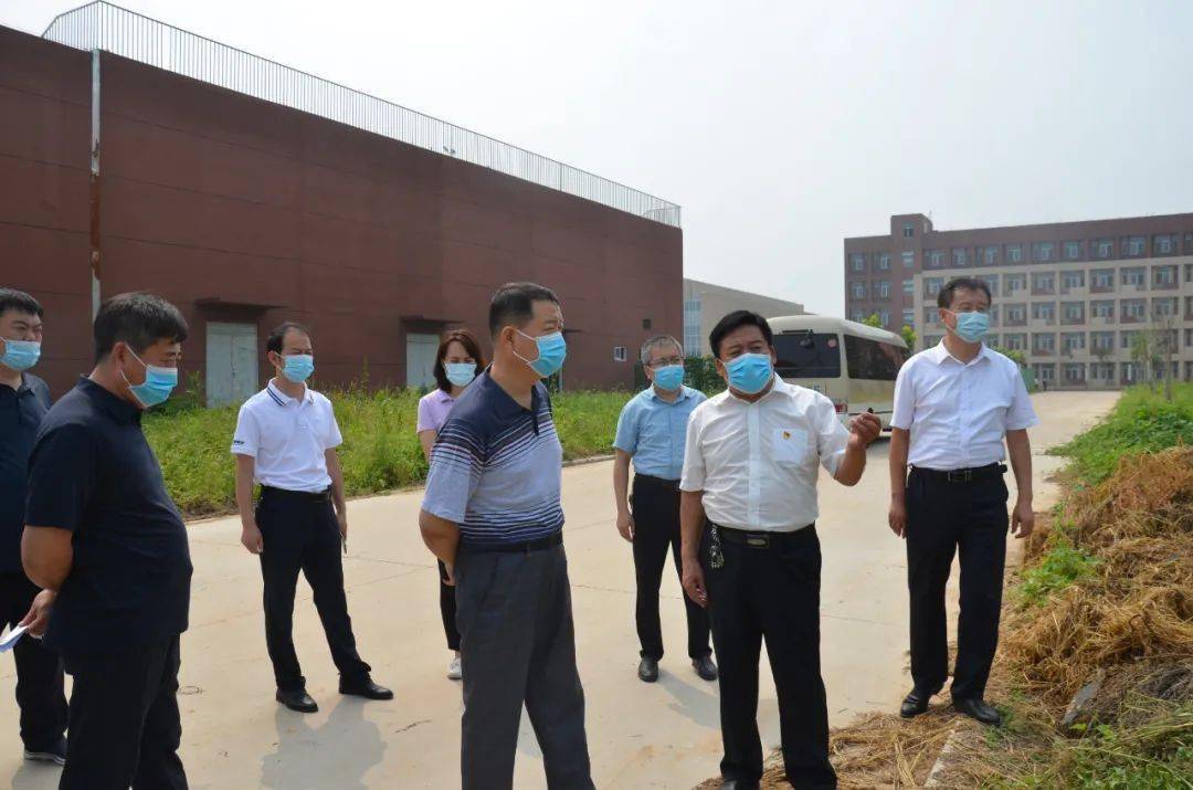 发展教育 惠及民生8月10上午,广宗县委书记李行军到我校调研指导工作