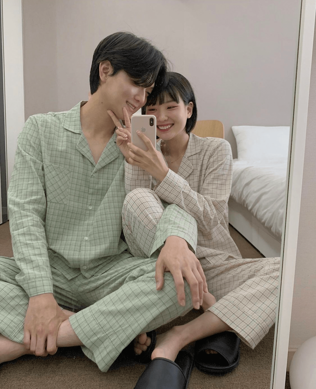 20件甜骚睡衣女孩子在床上太野了