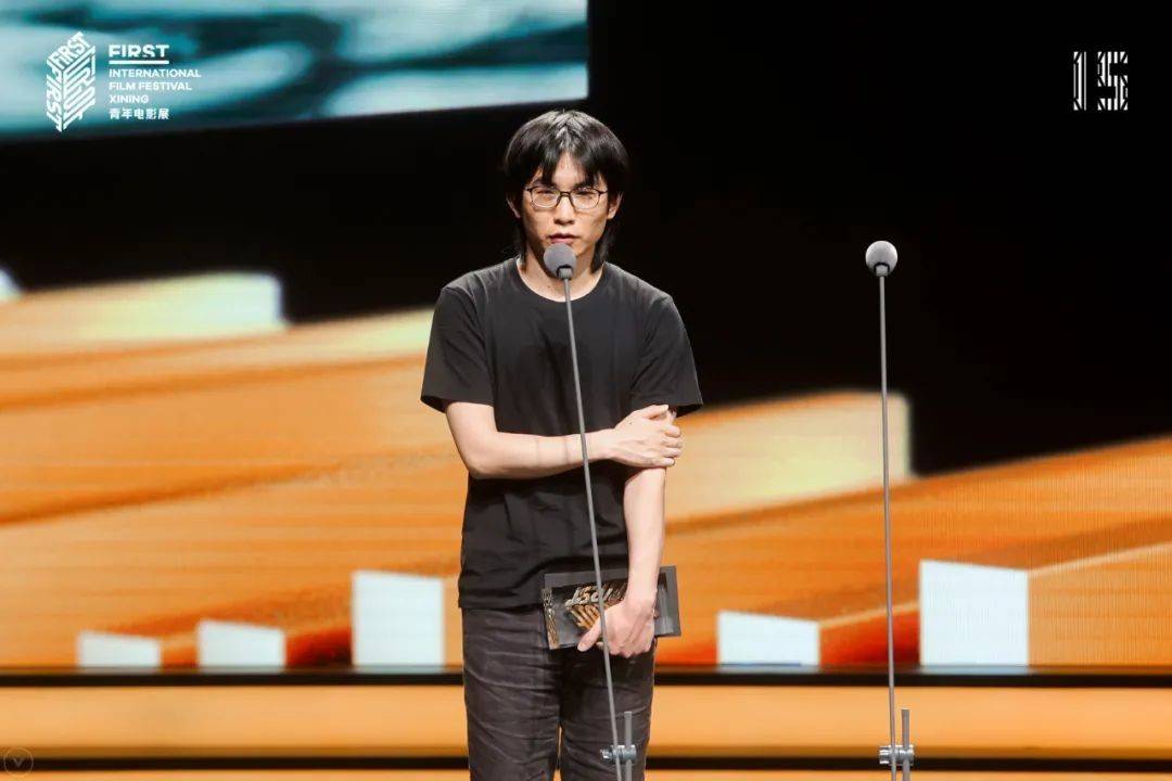 因为|从北电保安到最佳导演：用影像爱土地上受苦难的人