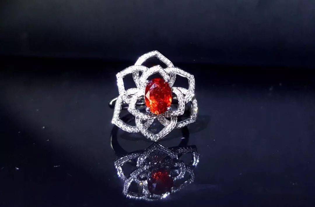 八月生辰石明媚尖晶石稀有炽热的彩宝宠儿