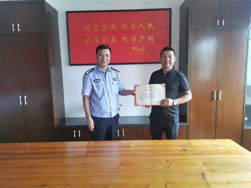 见义勇为先进人物龙泉市民刘显华获丽水市政府发文表彰