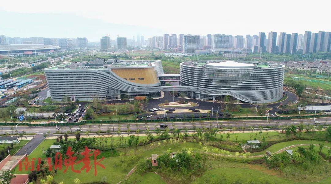 各项工作已进入收尾阶段南昌市民中心位于九龙湖片区内共分为方楼(共