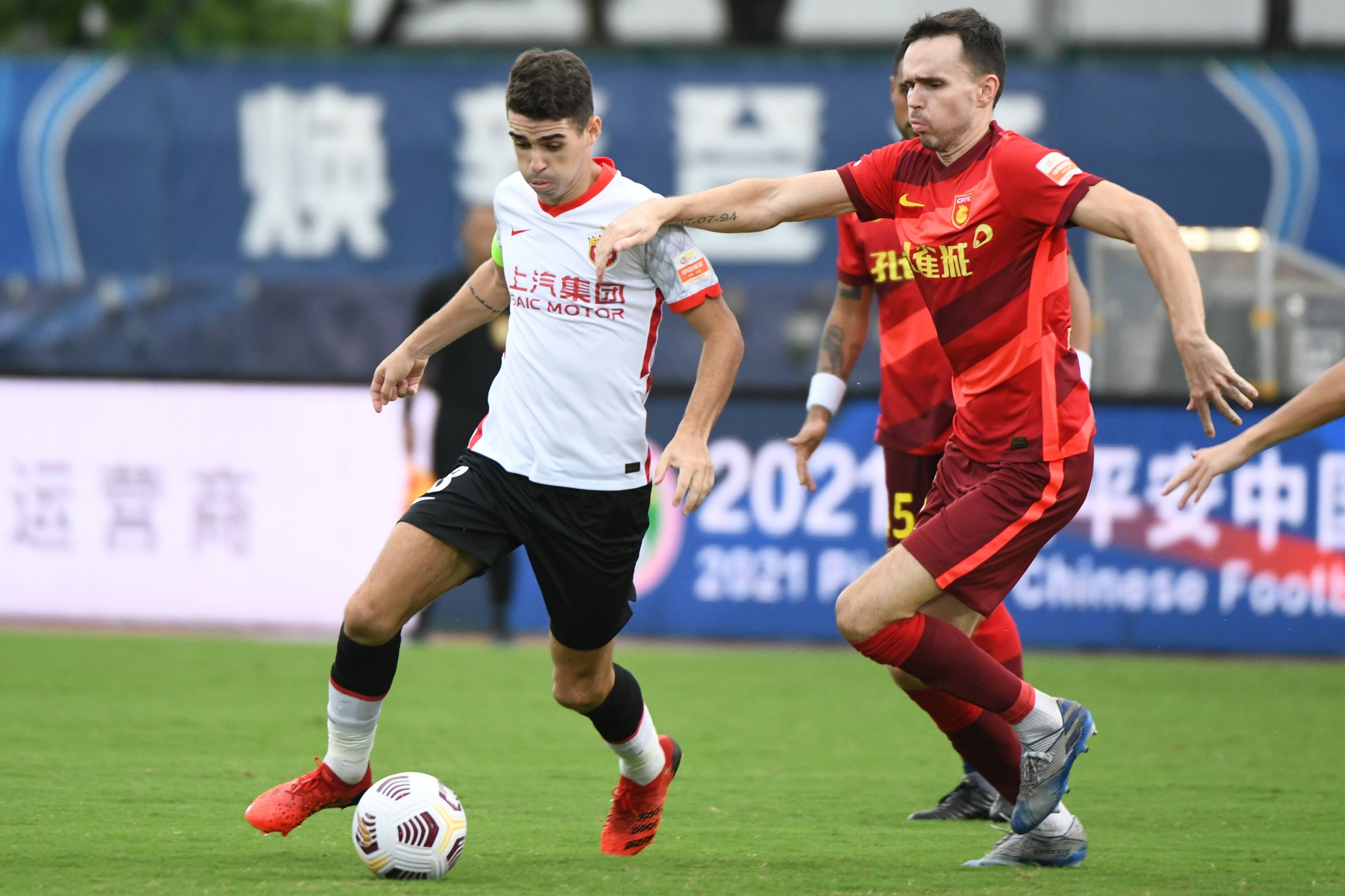 新华社发(史康摄)当日,在2021赛季中国足球协会超级联赛第一阶段(苏州