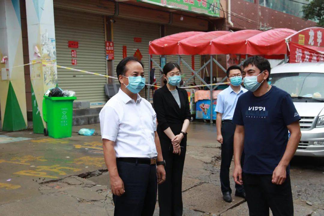 马志峰强调,新郑作为郑州南大门,在守护郑州,"外防输入,内防反弹"方面