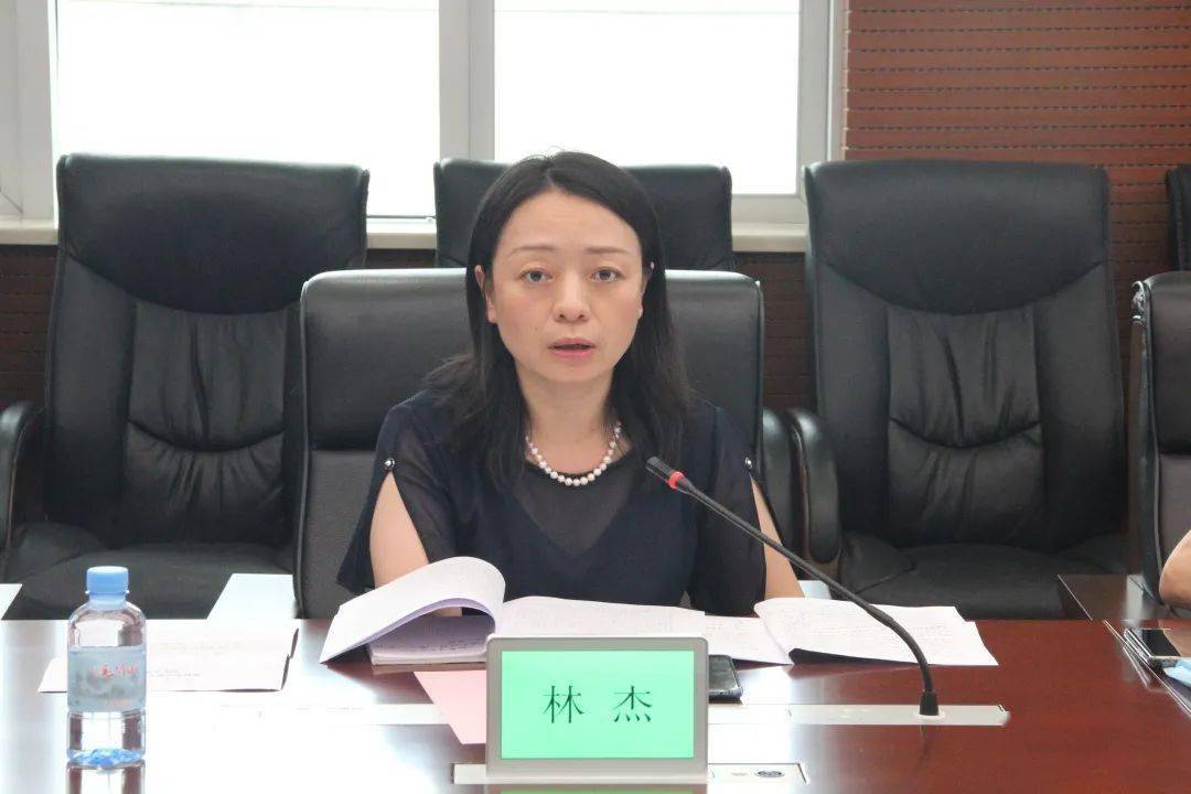 区检察院二级巡视员周信权一行5人,在市委政法委副书记林杰的陪同下