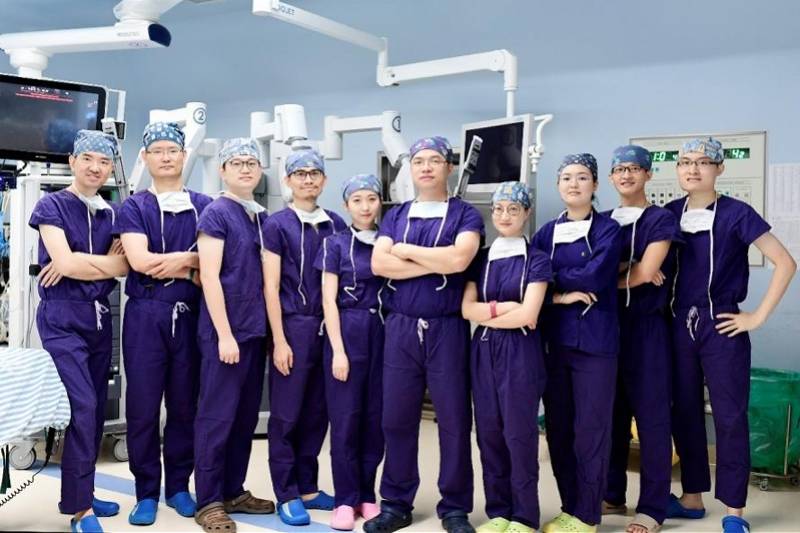 肿瘤|核酸检测时发现舌根大肿物，机器人经口手术摘瘤不“毁容”