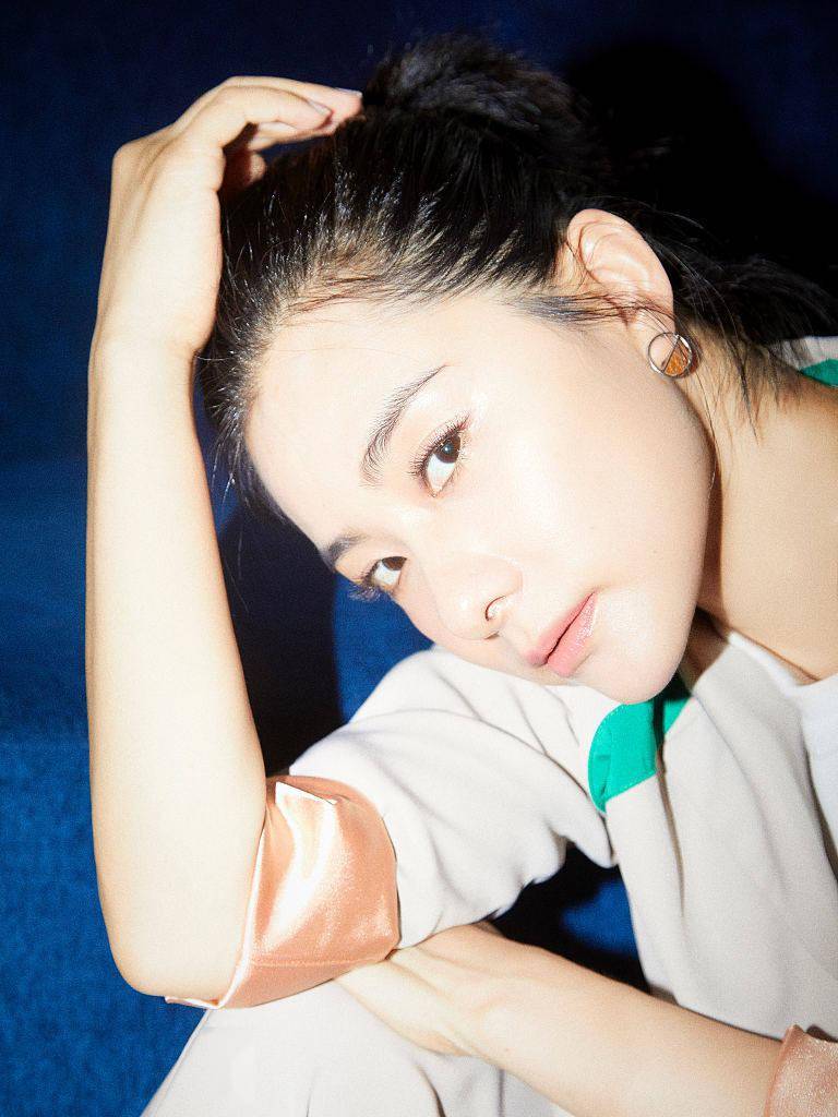 "体操女神"刘璇生日写真时尚感爆棚 诠释自信魅力眼神满分