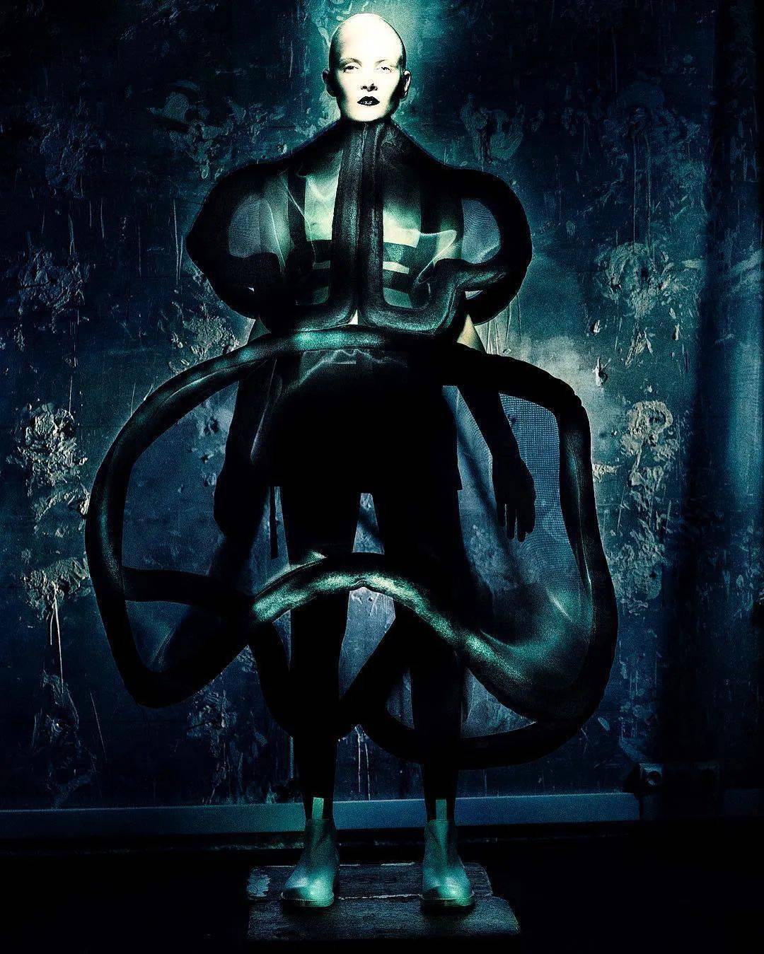 过服装设计|川久保玲：人“狠”话不多！时尚界的破坏者设计的衬衫有何不同？