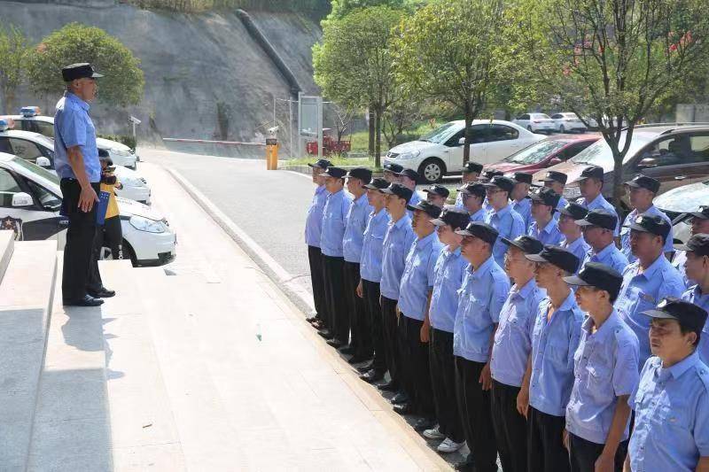 花溪河畔"萤火虫"巡逻队护群众安居乐业