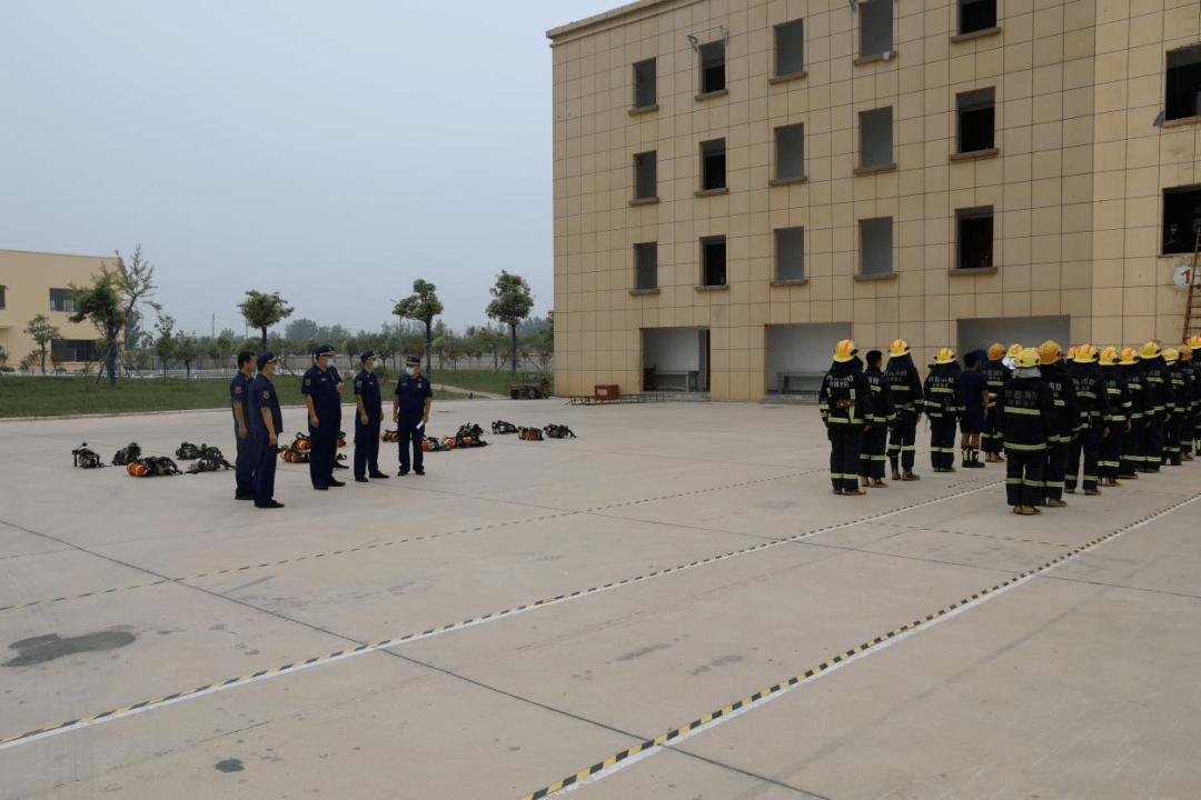 许昌市消防救援支队主官深入培训基地检查指导作战训练安全工作
