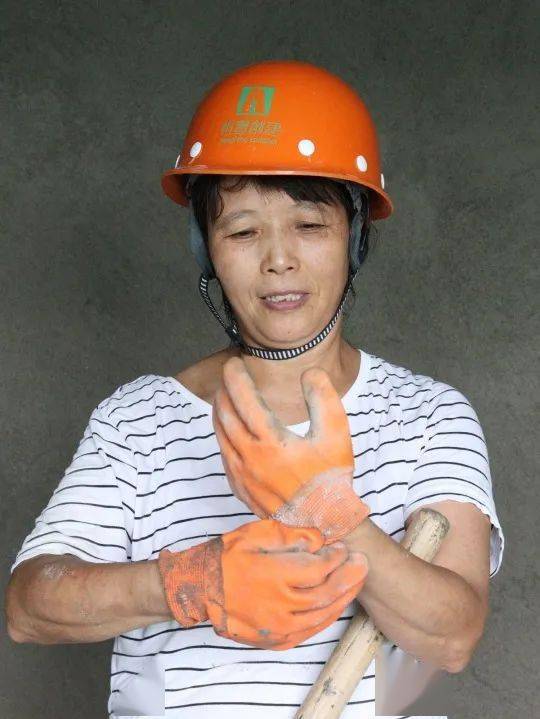 达州这位泥瓦匠火了粉丝近百万视频把网友看哭了