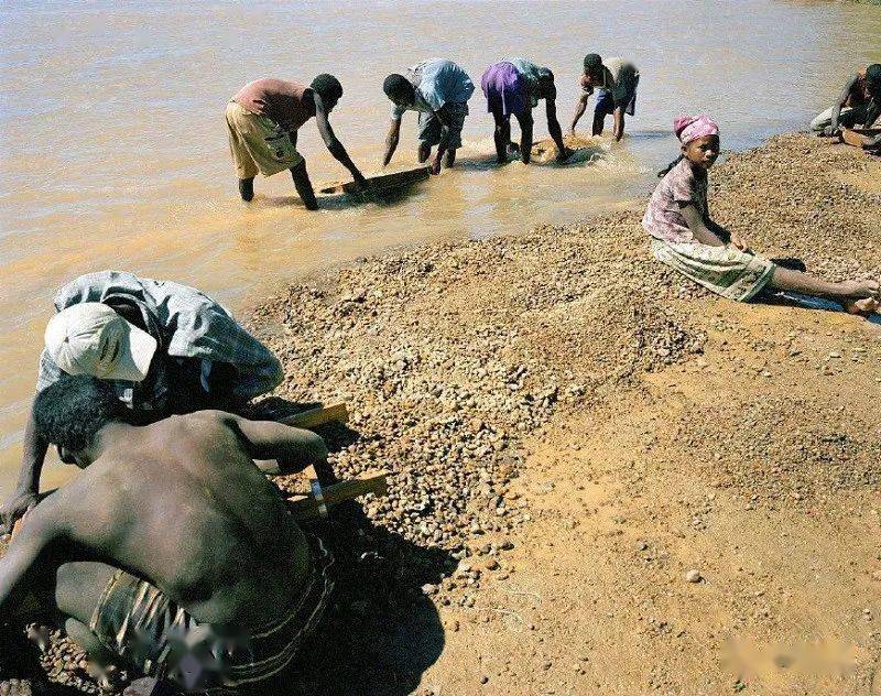 非洲最悲催的国家,坐拥900吨黄金却一贫如洗,人均寿命45岁,日均收入仅16元 马里 