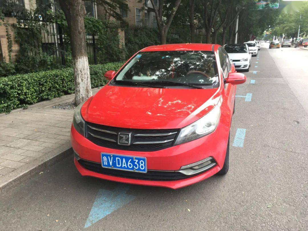 "小蓝框"内停车不能任性,31辆车违规停放被曝光!