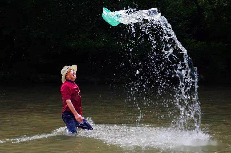 泼水狂欢,纵情夏末!汉中这场泼水秀太嗨了