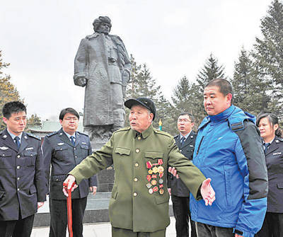 九死一生,多次榮立戰功;轉業後,他毫不猶豫地選擇了為抗日英雄楊