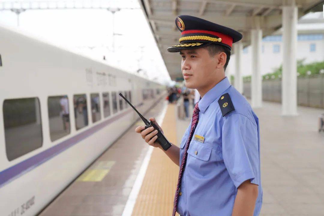 调度员要为后续列车1分钟的延误是一个计划性很强的系统高铁调度指挥