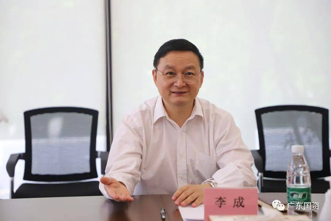 李成一行先后参观了广晟研究院孵化项目科技成果展厅