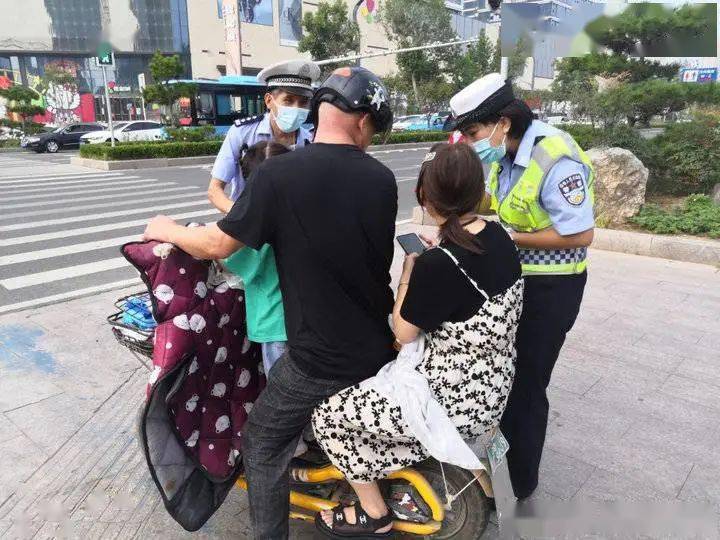 从今天(8月16日)起,菏泽城区内驾驶,乘坐电动自行车应按规定佩戴头盔.