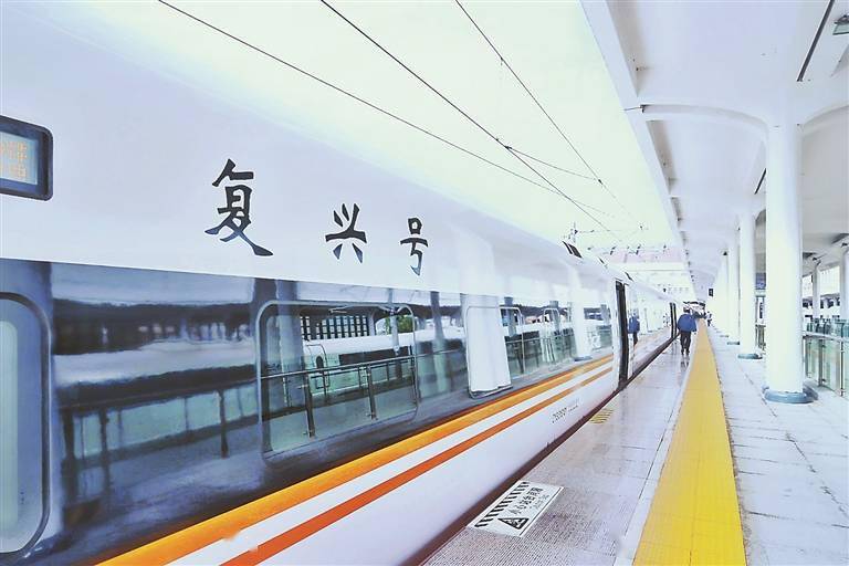 8月15日7时50分,牡佳高铁联调联试现场首组cr400bf-g型复兴号高寒动车